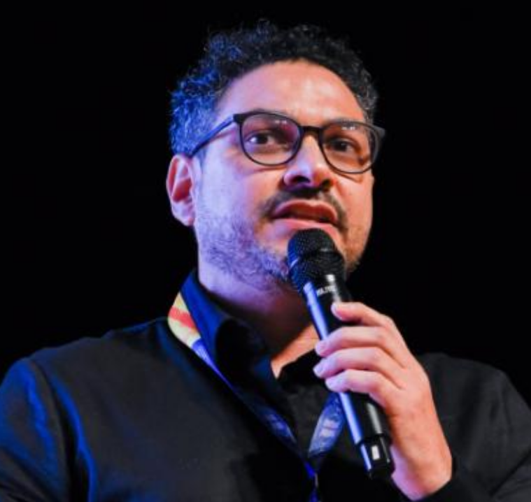 Prof. Charles Santos